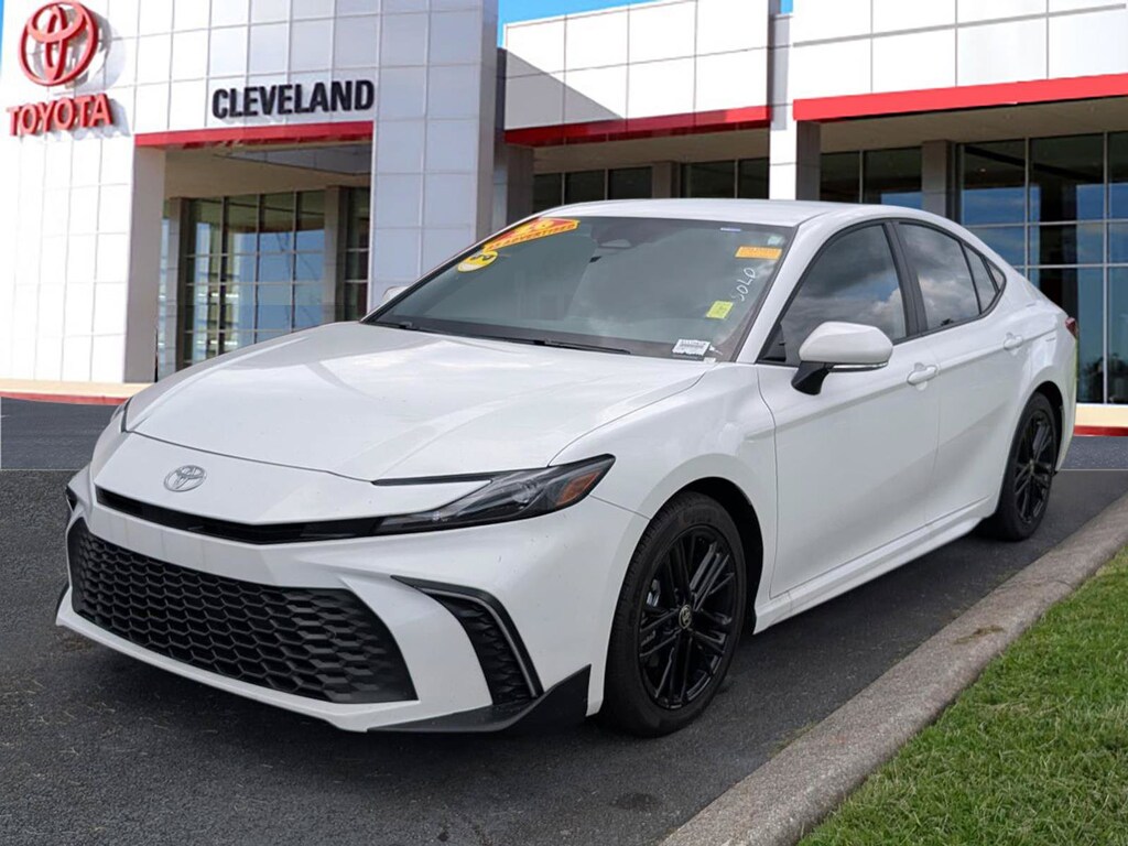 Used 2026 Toyota Camry SE Sedan