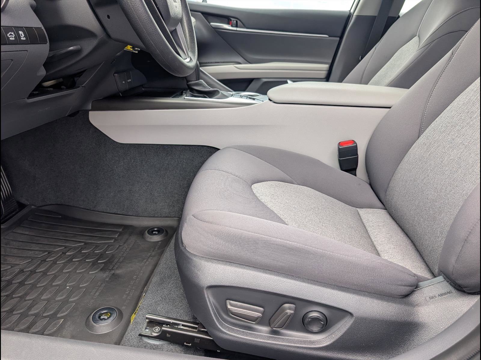 2023 Toyota Camry LE - Photo 9