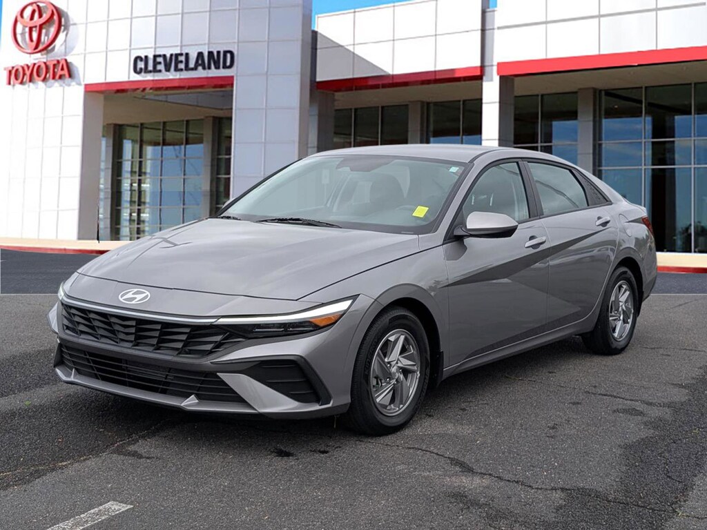 Used 2025 Hyundai Elantra SE Sedan