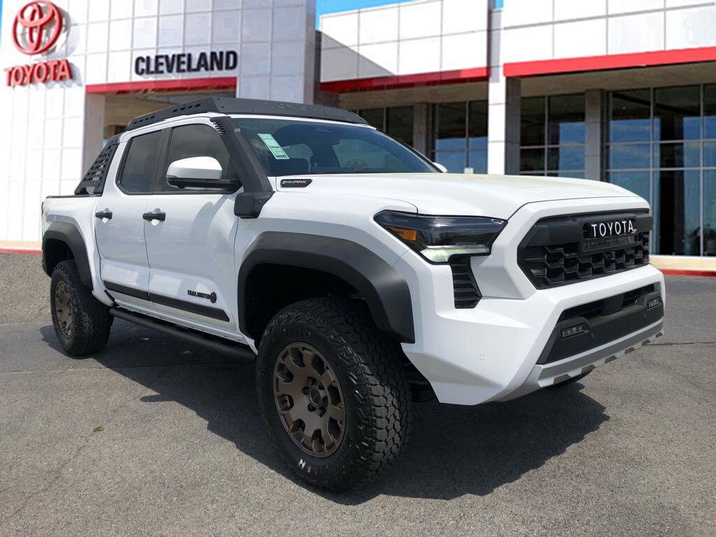 2025 Toyota Tacoma Trailhunter photo 2
