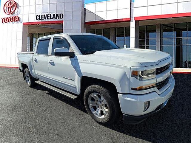 2017 Chevrolet Silverado 1500 LT2 photo 2