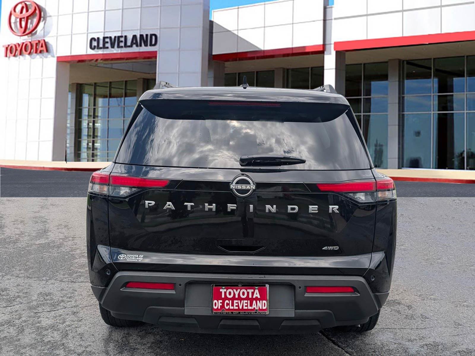 2025 Nissan Pathfinder SV - Photo 6