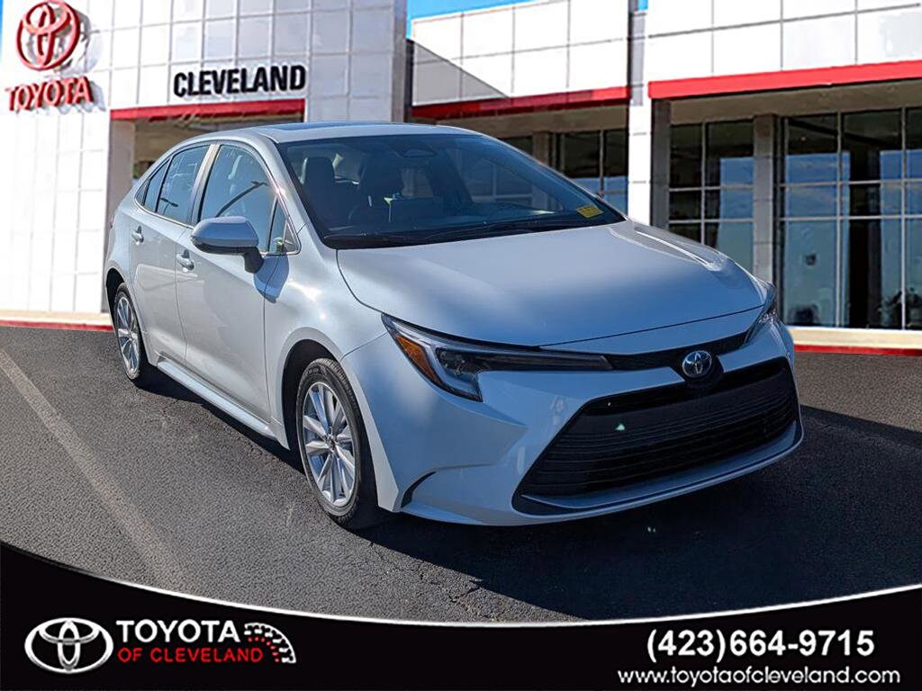 2025 Toyota Corolla XLE's photo