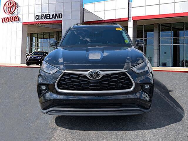 2023 Toyota Highlander XLE photo 2