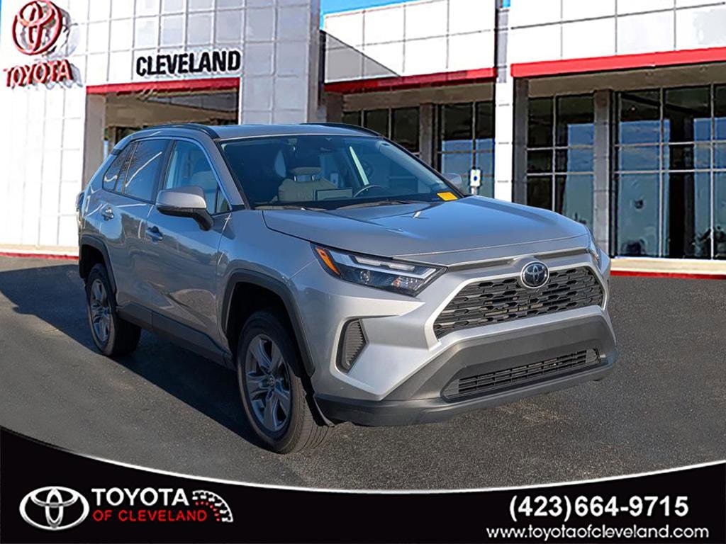 2024 Toyota RAV4 XLE's photo