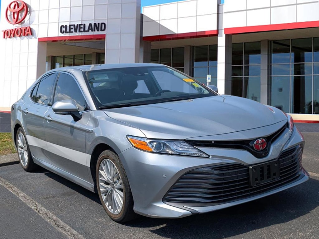 Used 2020 Toyota Camry Hybrid XLE Sedan