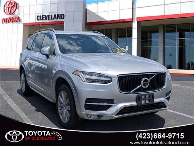 2018 Volvo XC90 T6 AWD Momentum's photo