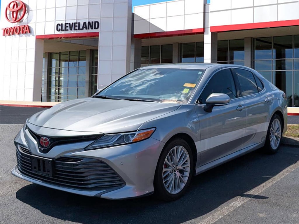Used 2020 Toyota Camry Hybrid XLE Sedan