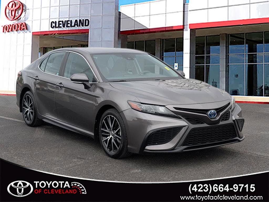2022 Toyota Camry SE's photo