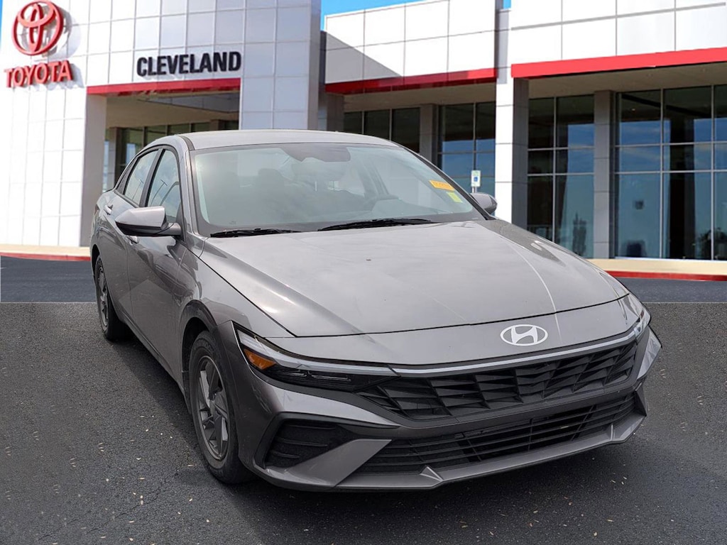 Used 2025 Hyundai Elantra SE Sedan