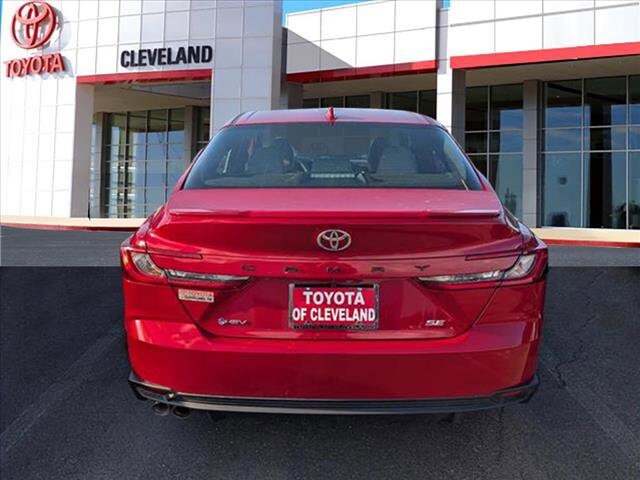 2025 Toyota Camry SE photo 3
