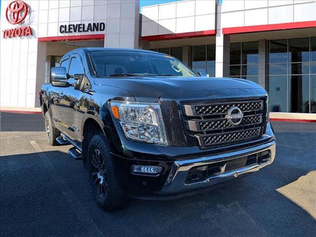 2023 Nissan Titan SV's photo