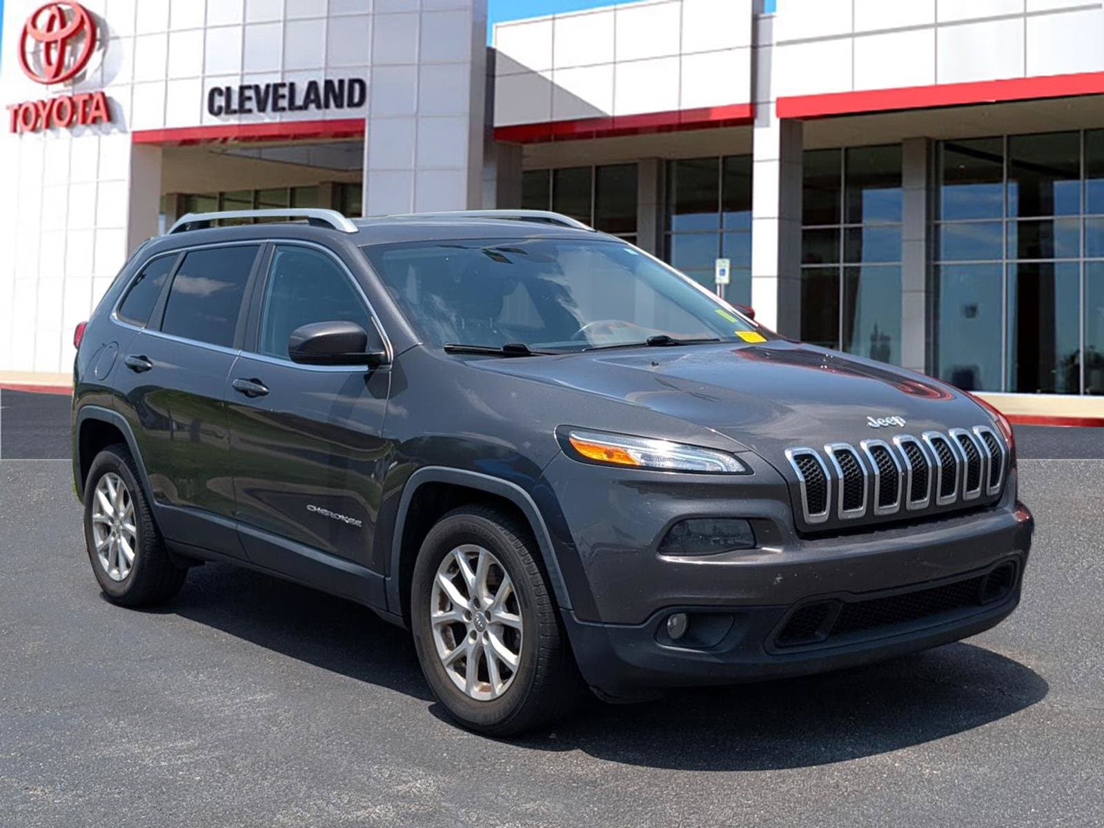 Used 2018 Jeep Cherokee Latitude Plus with VIN 1C4PJLLX9JD584785 for sale in Mcdonald, TN