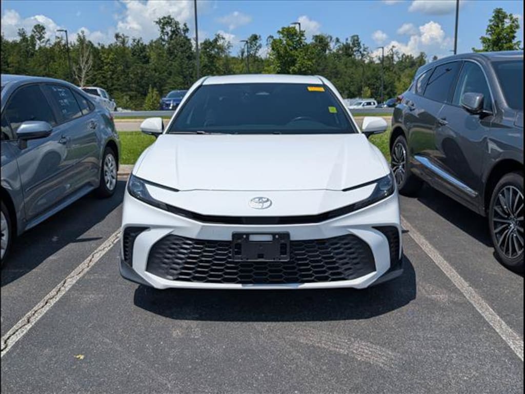 Used 2025 Toyota Camry SE Sedan