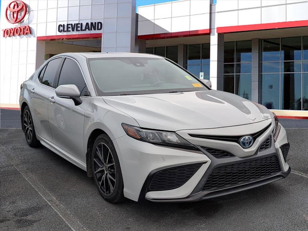 2022 Toyota Camry SE's photo