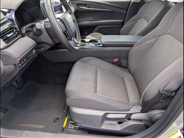 2025 Toyota Camry LE - Photo 8