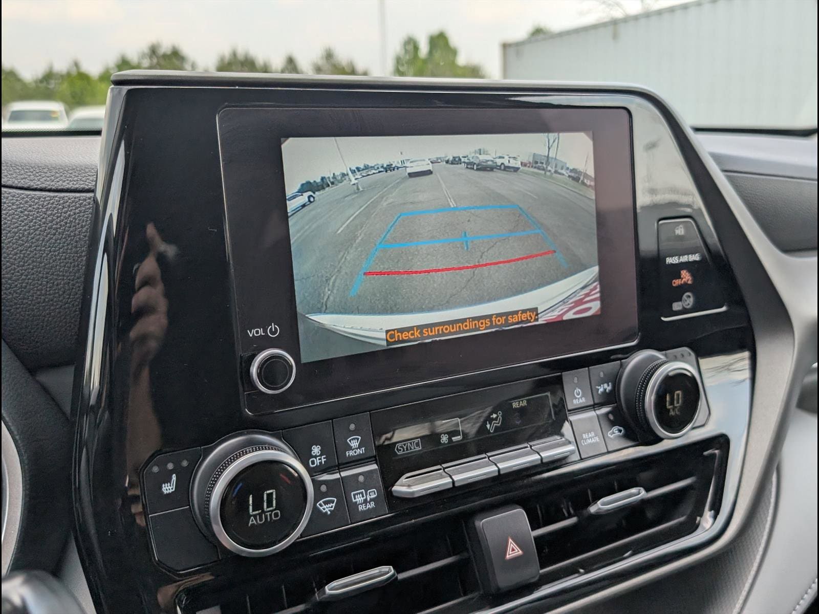 2023 Toyota Highlander XLE - Photo 15