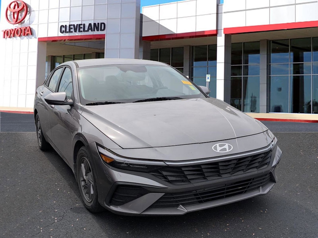 Used 2025 Hyundai Elantra SE Sedan