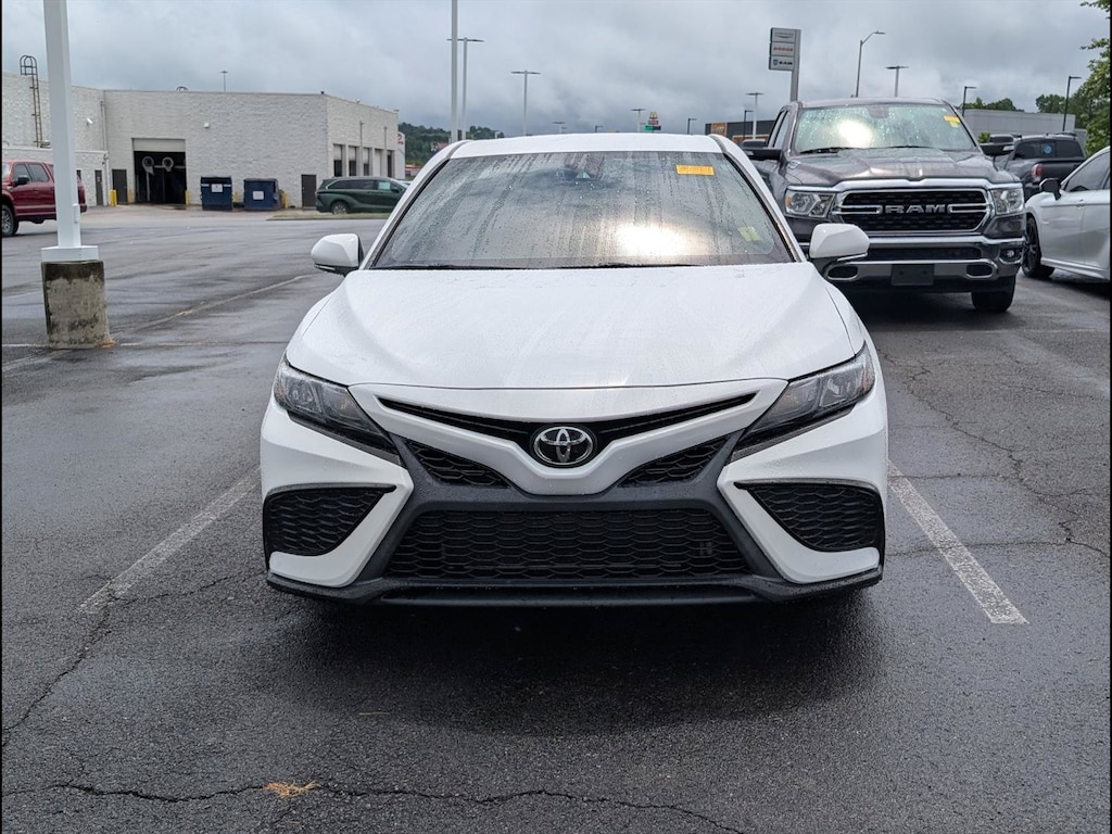 Used 2022 Toyota Camry SE Sedan