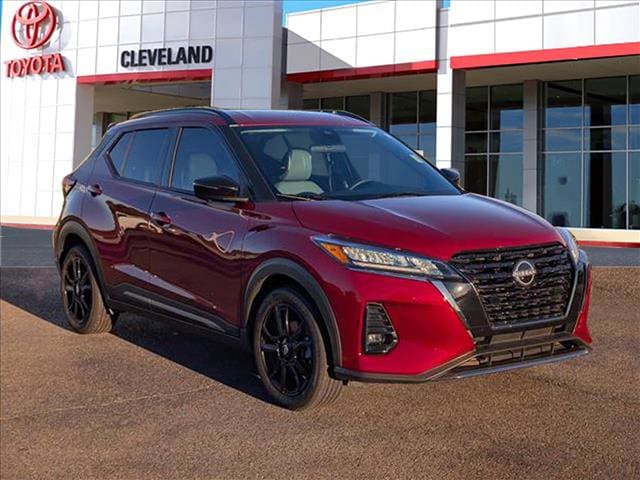 2023 Nissan Kicks SR's photo