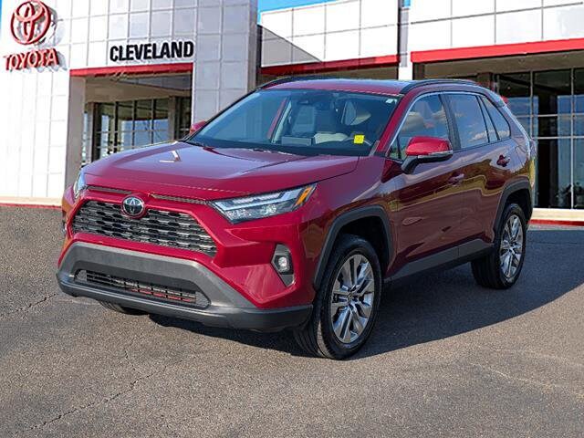 2023 Toyota RAV4 XLE Premium photo 3