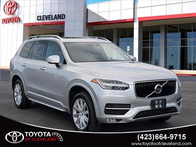 2018 Volvo XC90 T6 AWD Momentum's photo