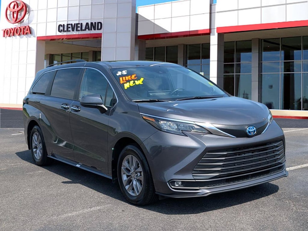 Used 2025 Toyota Sienna XLE 8 Passenger Van Passenger Van