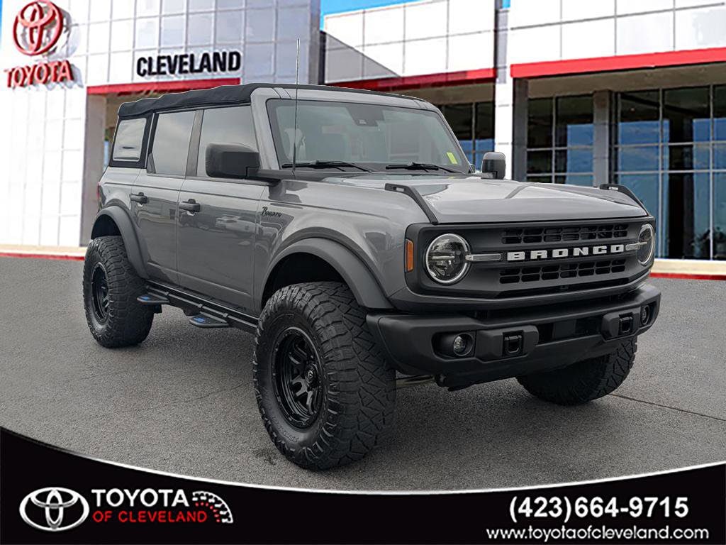 2023 Ford Bronco 4-Door Black Diamond's photo
