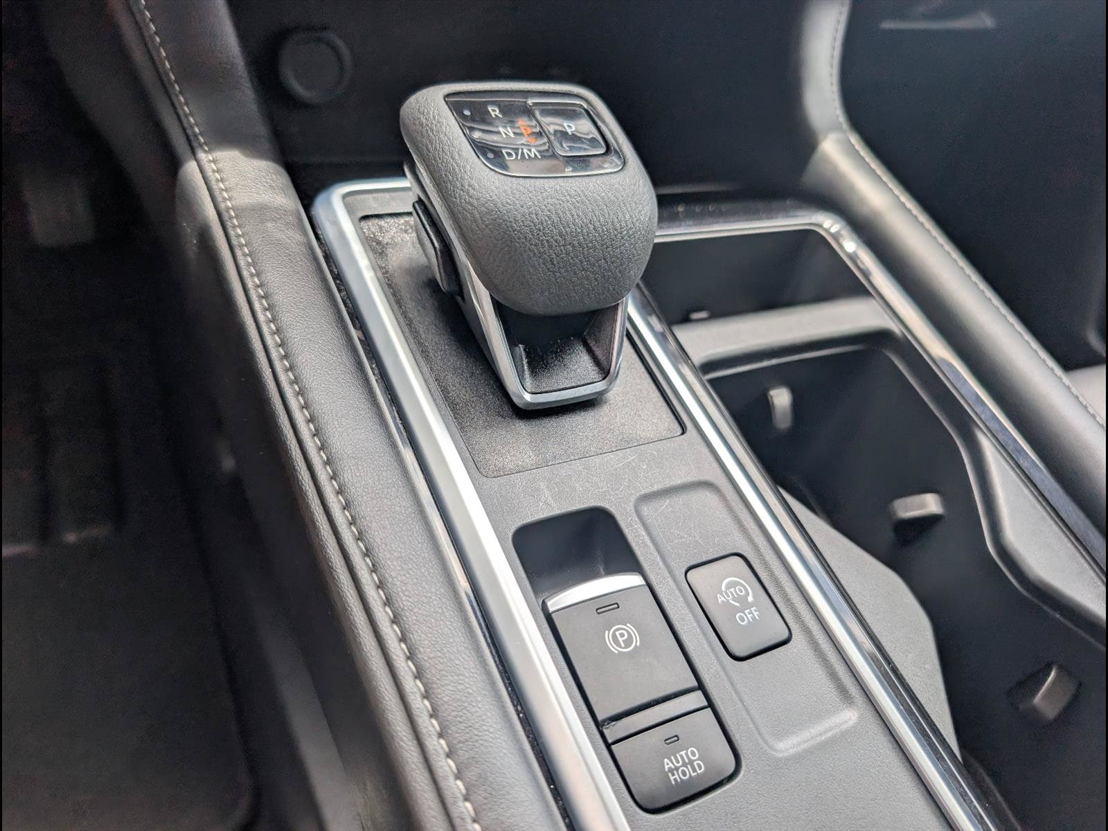 2025 Nissan Pathfinder SV - Photo 14
