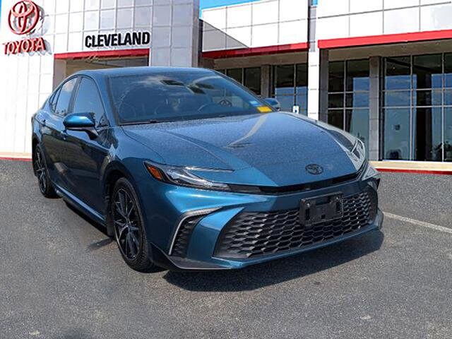 2025 Toyota Camry SE photo 2