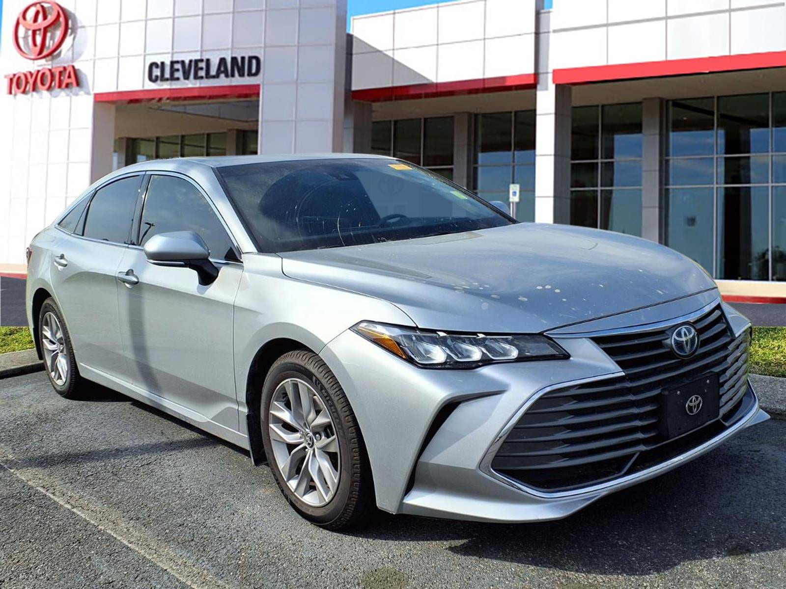 2022 Toyota Avalon Hybrid XLE FWD