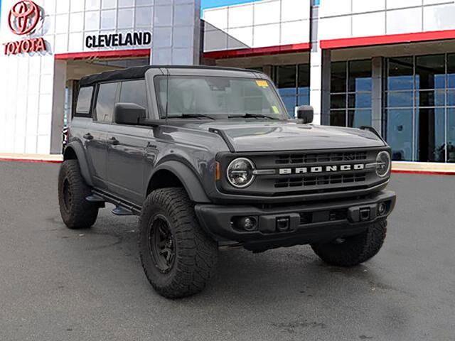 2023 Ford Bronco Black Diamond photo 2