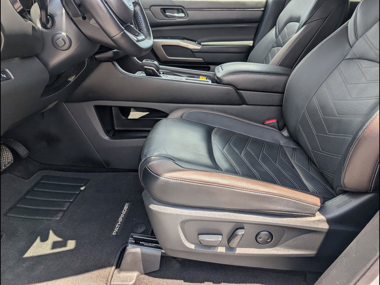 2025 Nissan Pathfinder Platinum - Photo 9