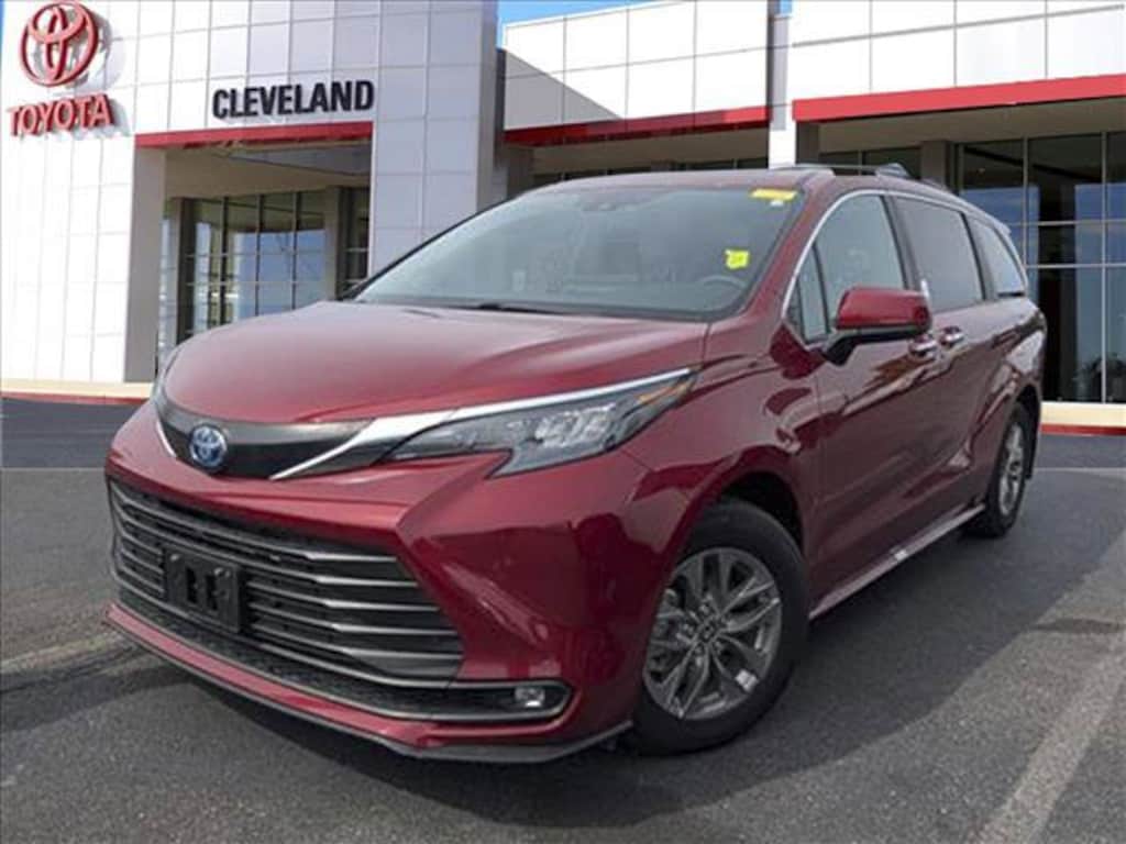 Used 2025 Toyota Sienna XLE 8 Passenger Van Passenger Van