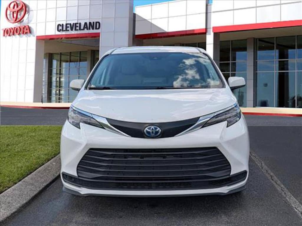 Used 2024 Toyota Sienna LE 8 Passenger Van Passenger Van
