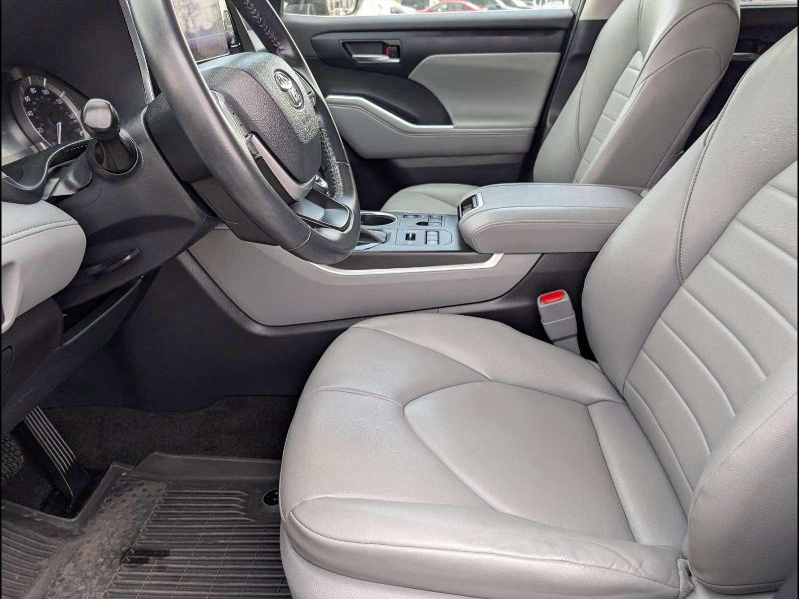 2023 Toyota Highlander XLE - Photo 10