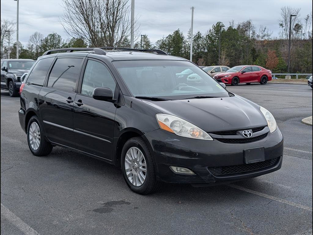 2010 Toyota Sienna XLE's photo