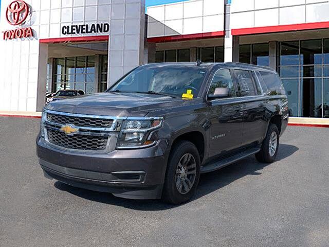 2018 Chevrolet Suburban LT photo 2