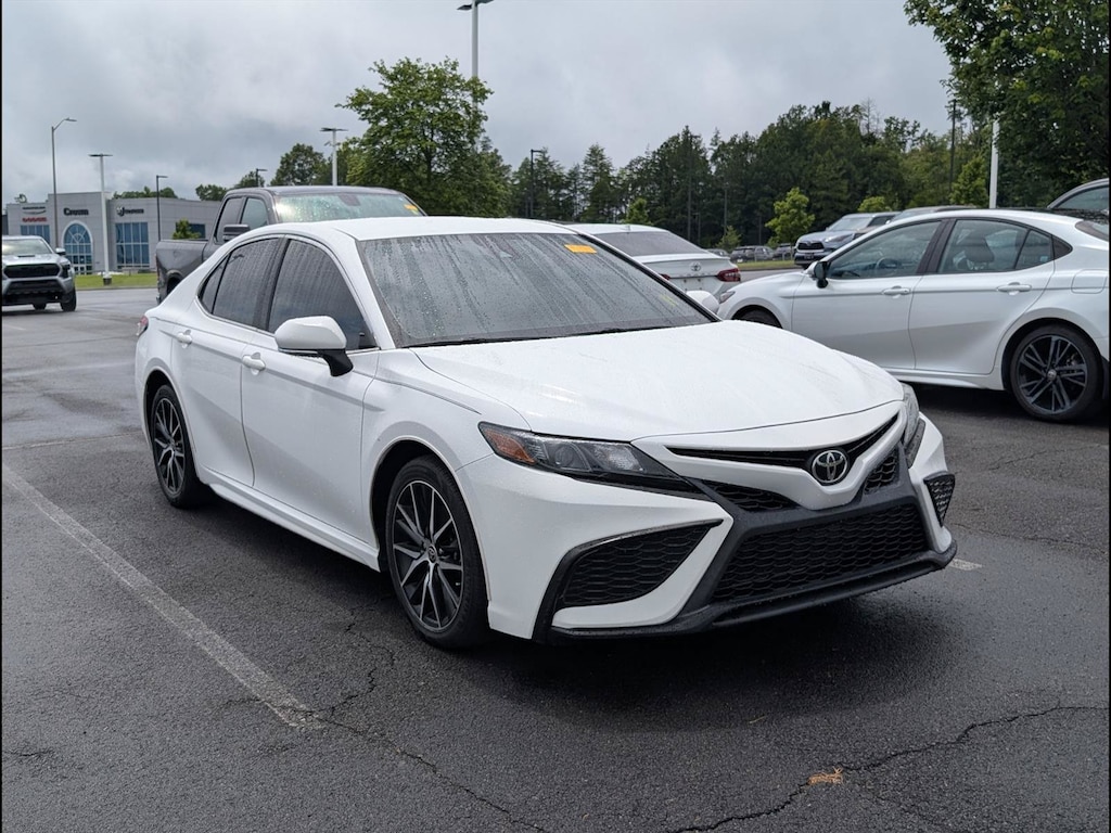 Used 2022 Toyota Camry SE Sedan