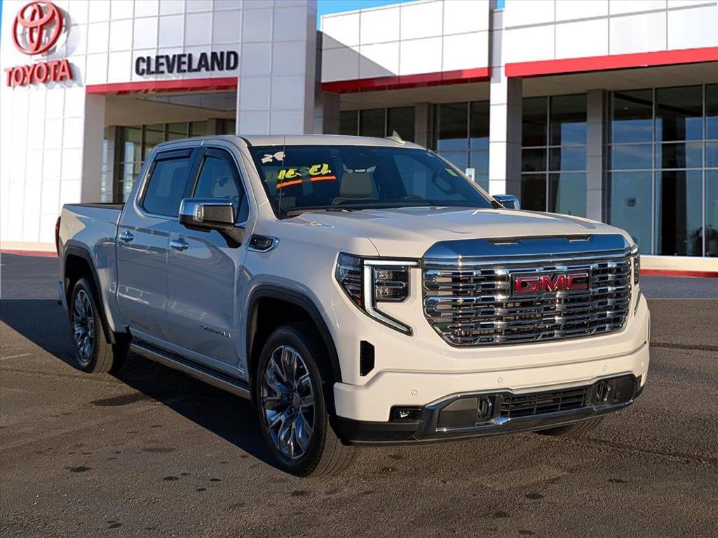 2024 GMC Sierra Denali's photo