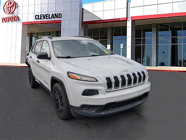 2017 Jeep Cherokee Sport photo 2
