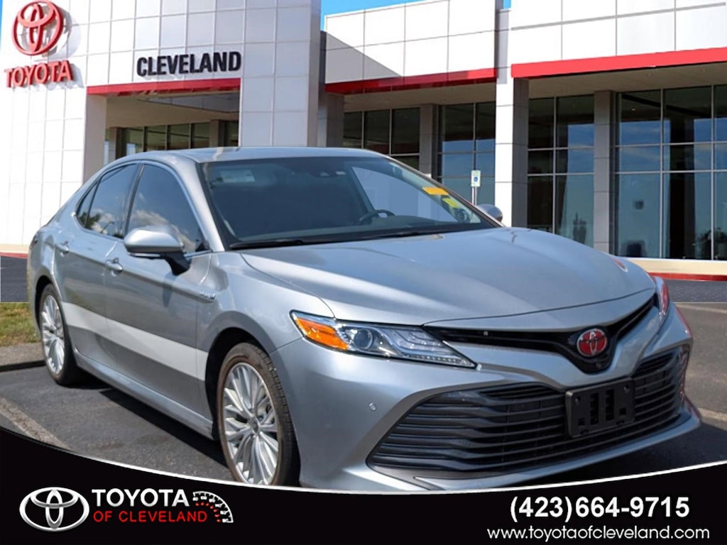 Used 2020 Toyota Camry Hybrid XLE Sedan