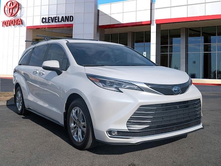 2023 Toyota Sienna Platinum 7-Passenger Van Passenger Van