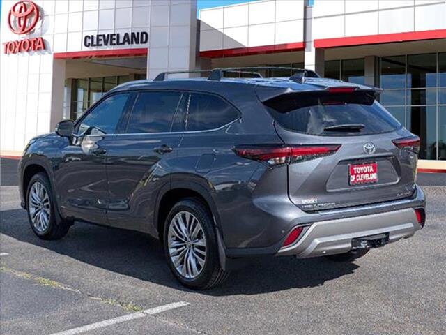 2025 Toyota Highlander Hybrid Platinum photo 2