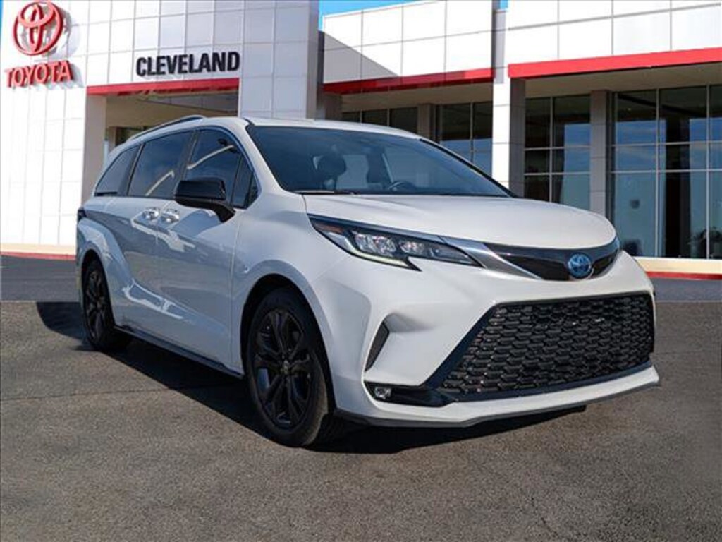 Used 2023 Toyota Sienna XSE 7-Passenger Van Passenger Van