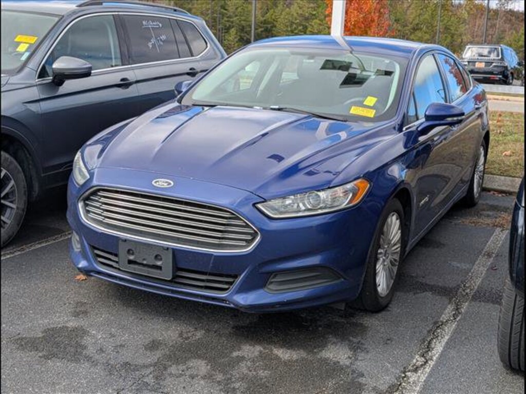 Used 2016 Ford Fusion Hybrid SE Sedan