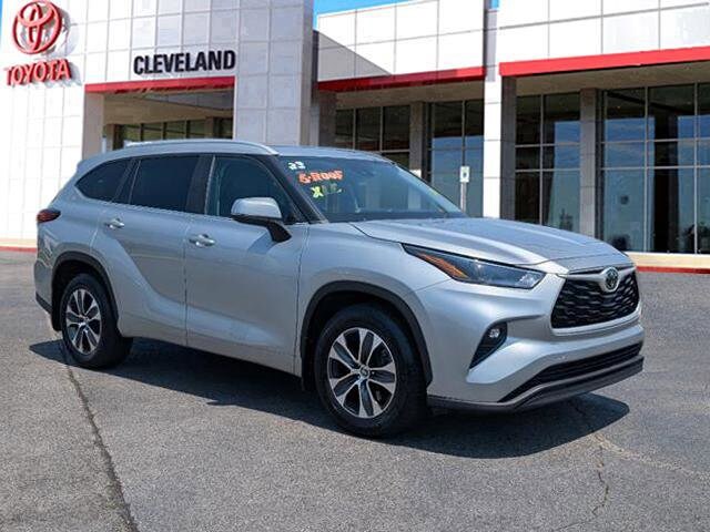 2023 Toyota Highlander XLE photo 2