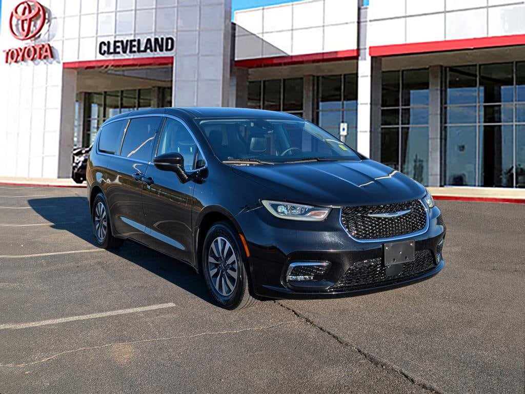 Used 2024 Chrysler Pacifica Plug-In Hybrid Select Van Passenger Van