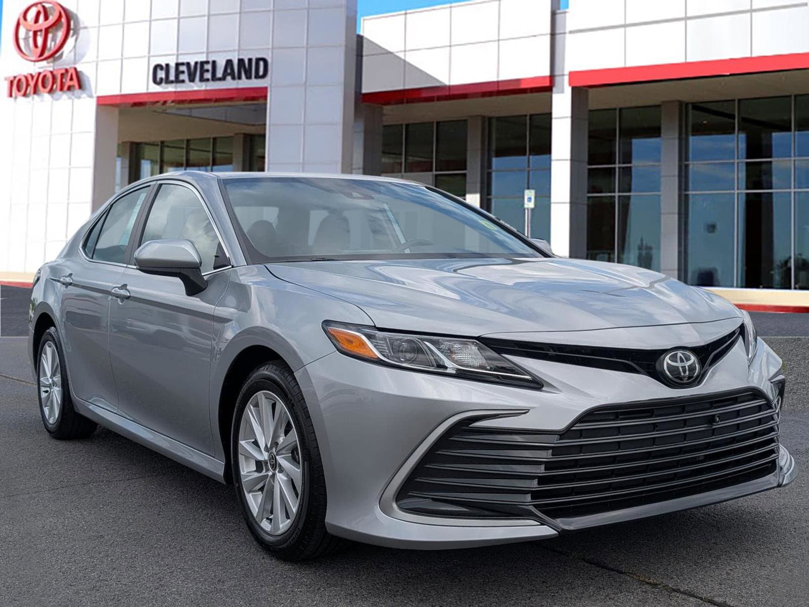2023 Toyota Camry LE - Photo 2
