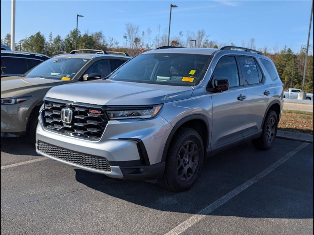 Used 2025 Honda Pilot TrailSport SUV
